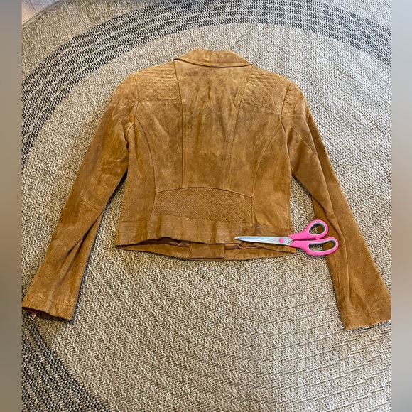 Express Women's Suede Moto Jacket camel
Colored, size xs, zip pockets & sleeve - Picture 7 of 8